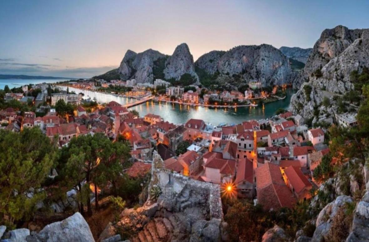 Apartment Ines Omis Exterior photo