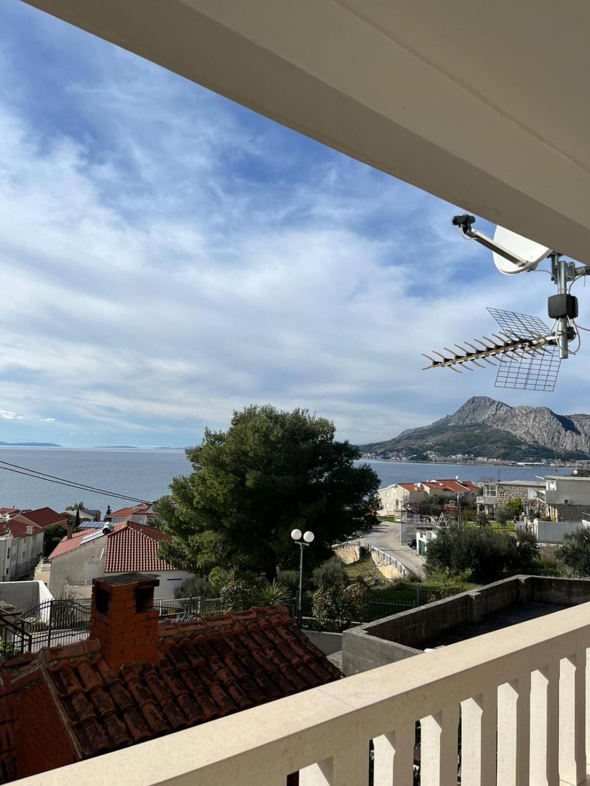 Apartment Ines Omis Exterior photo