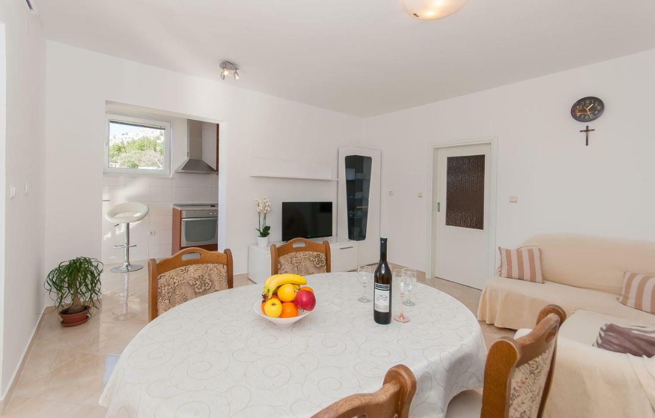 Apartment Ines Omis Exterior photo
