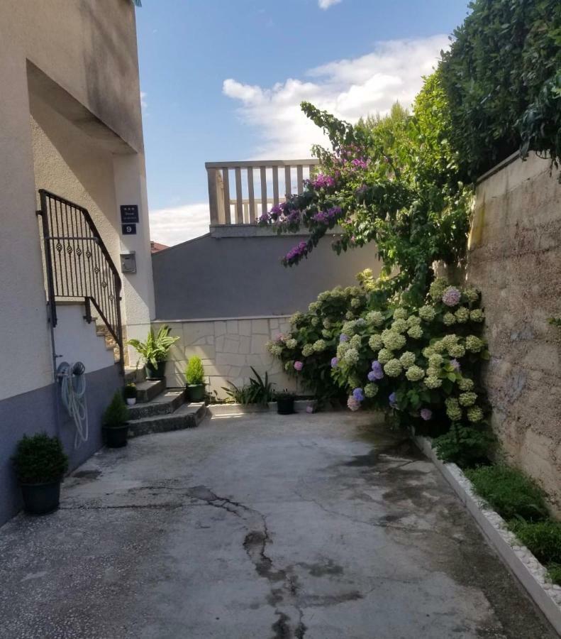 Apartment Ines Omis Exterior photo